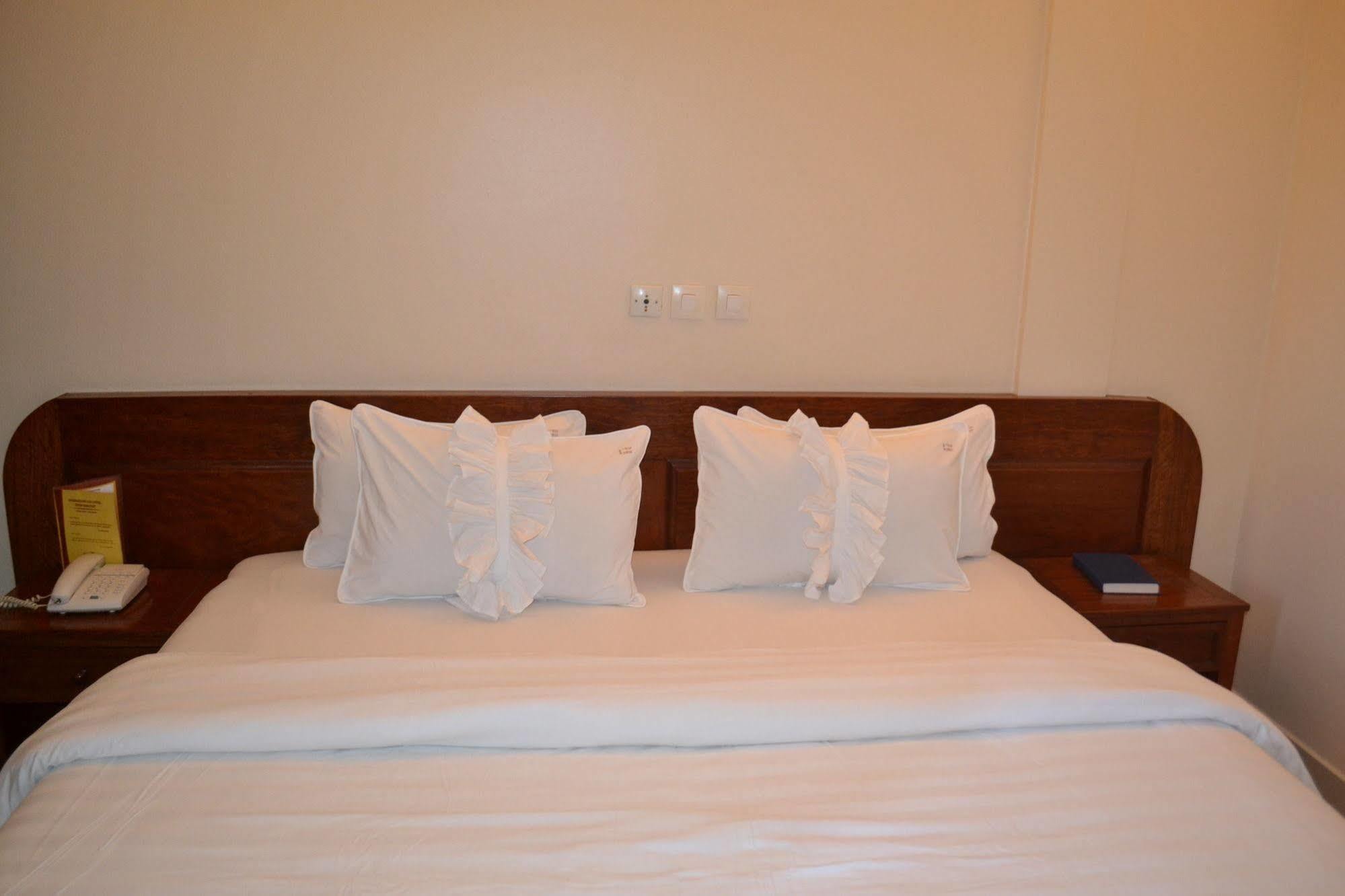 דואלה Planet Hotel מראה חיצוני תמונה